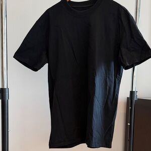 SKIMS Men's T-Shirt size small